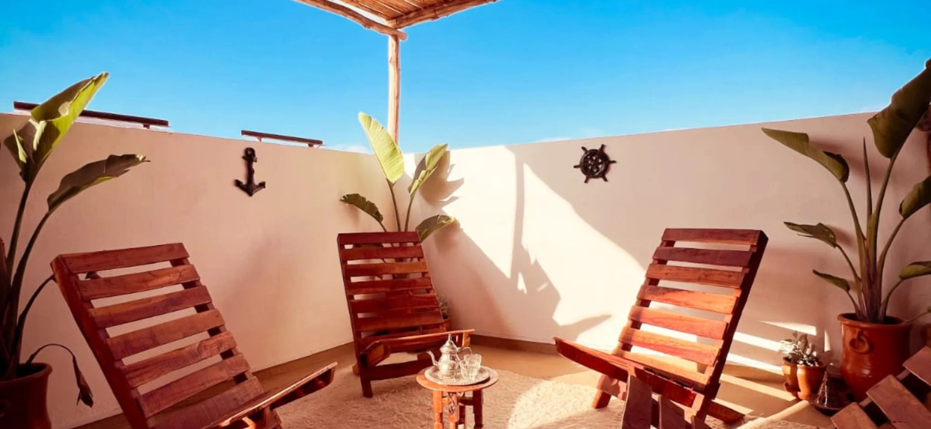 Sunny Vagusta Reset rooftop terrace with wooden lounge chairs